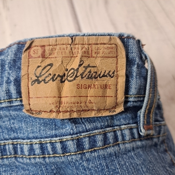 Signature by Levi Strauss Light Blue Women's Boot Cut Jeans - Picture 3 of 14